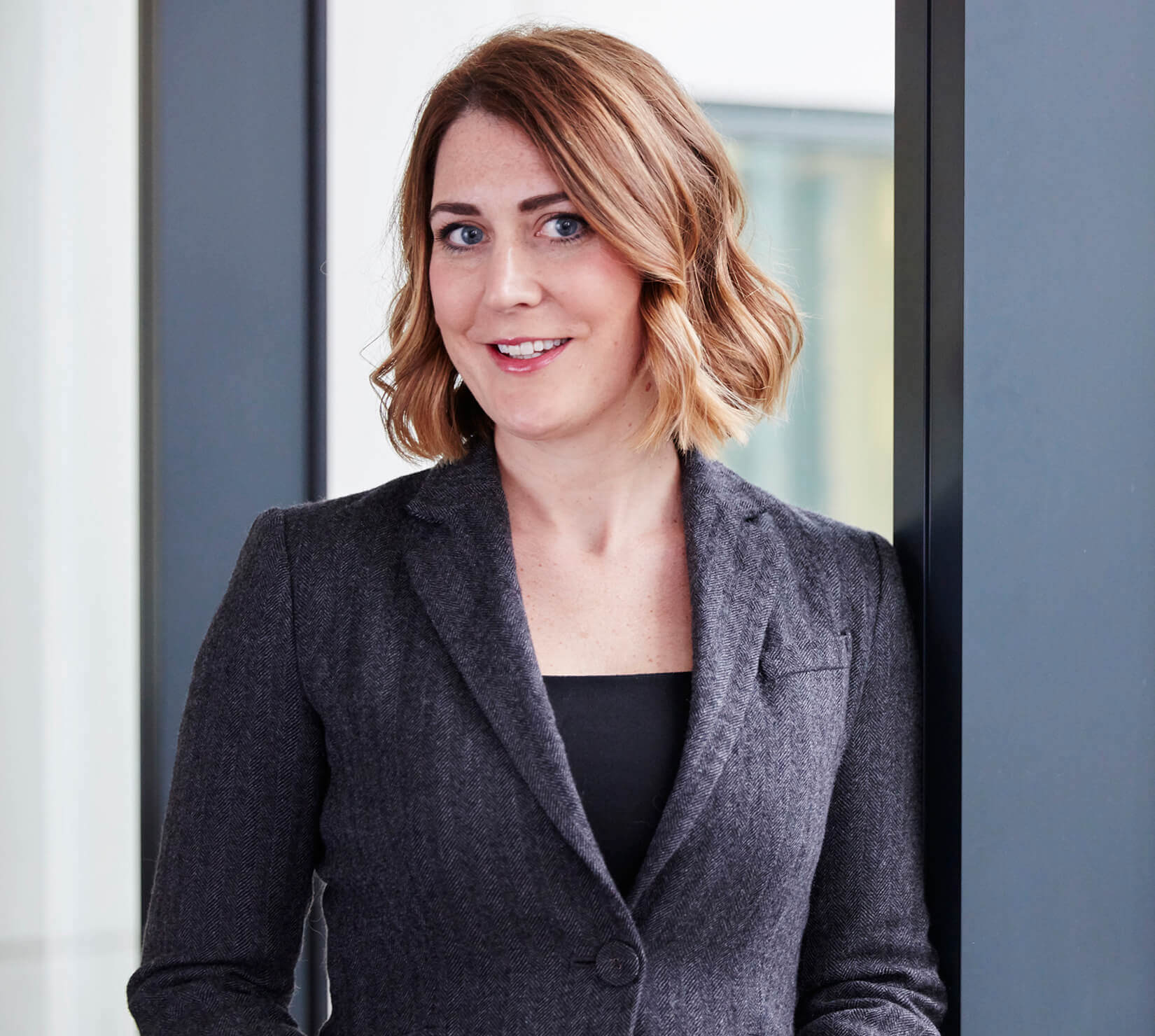 Karen Hutchinson, Senior Associate, Commercial Litigation and International Arbitration, Stewarts }}